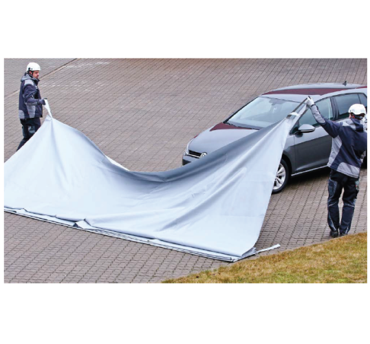 Demonstration of a car fire blanket